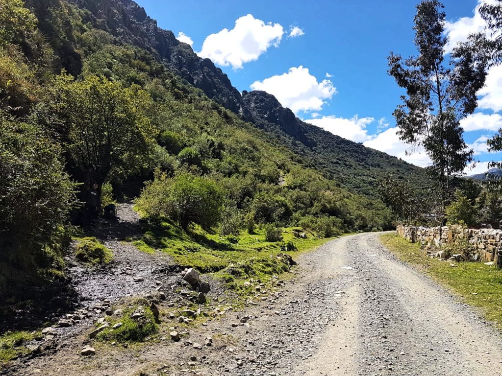 Cordillera Huayhuash circuit without a guide